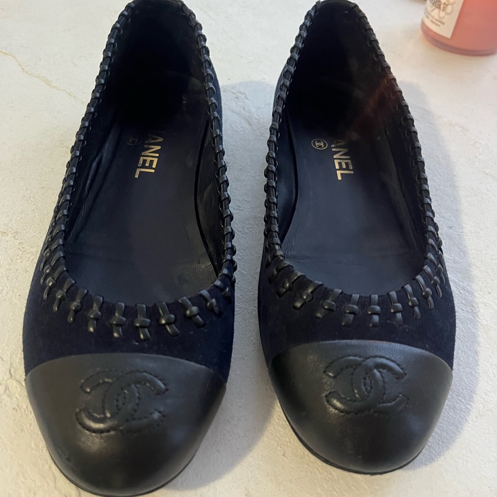 Chanel Two-Tone Suede And Leather Whip Stitch Detail Ballet Flats Size 39